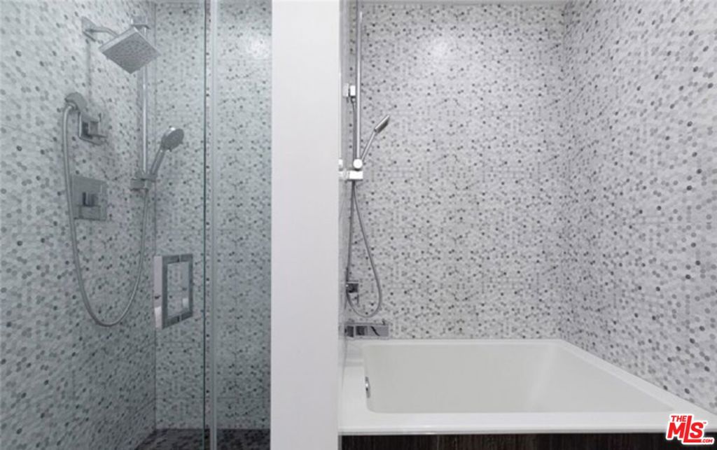 https://media.crmls.org/mediaz/591da742-4064-4075-9d42-32f7295a201c.jpg?preset=X-Large