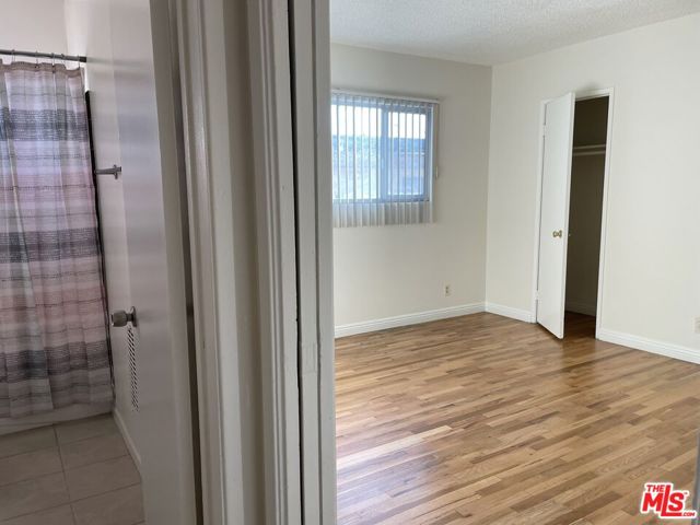 1137 Wilcox Place, Los Angeles CA: https://media.crmls.org/mediaz/591e13eb-f4bc-4d99-b4b2-195b1a8baf56.jpg