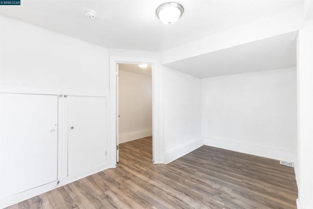 535 34th Street, Richmond CA: https://media.crmls.org/mediaz/591e7524-8c81-44f0-8c8a-f6e8d8742814.jpg