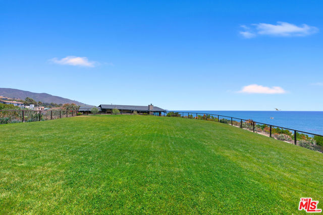 31540 Victoria Point Road, Malibu CA: https://media.crmls.org/mediaz/591e958e-bc5b-4113-b6a8-50484adc98ea.jpg