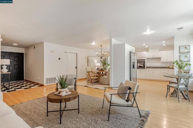 4924 Rocky Rd, Richmond CA: https://media.crmls.org/mediaz/591ec3ac-bda7-4769-a5e9-4ef625574f54.jpg