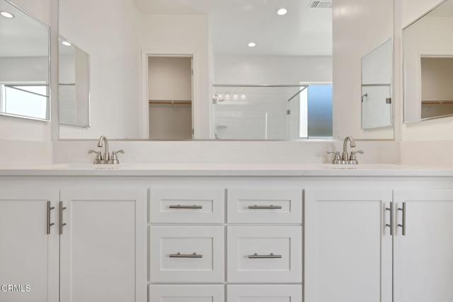 8707 Kenwick Street, Bakersfield CA: https://media.crmls.org/mediaz/591ed03d-d1b6-45f2-9d70-7f3d4cb5e043.jpg