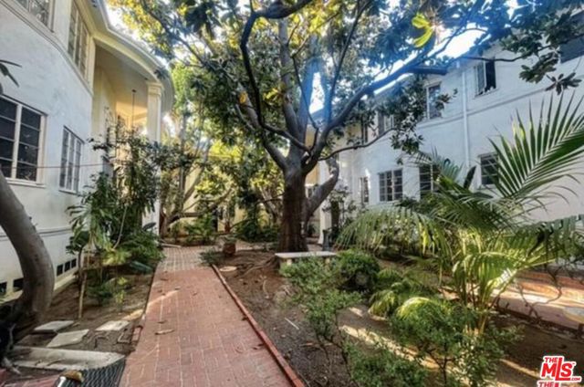 1241 N Crescent Heights Boulevard, West Hollywood CA: https://media.crmls.org/mediaz/591f18c4-aa2e-47b0-88dd-07de8b8bb1ea.jpg