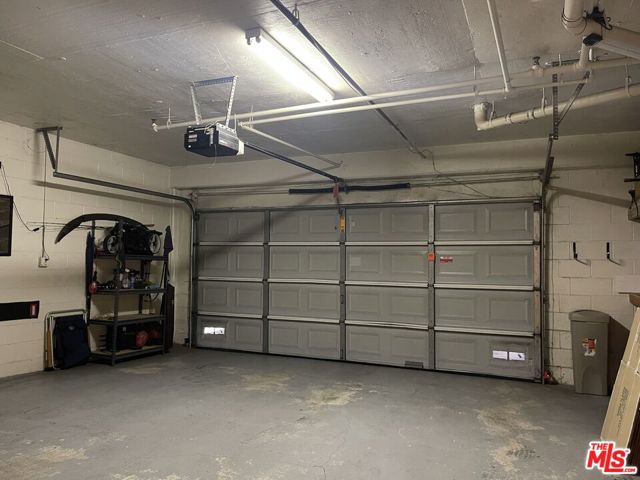 2223 Montrose Avenue, Montrose CA: https://media.crmls.org/mediaz/591f1f63-935b-4716-8ac9-28620e02d05a.jpg