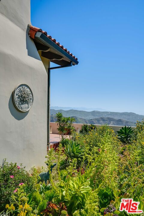 2303 Tuna Canyon Road, Topanga CA: https://media.crmls.org/mediaz/591f2c30-f759-46f2-8c0a-10837e6b06af.jpg