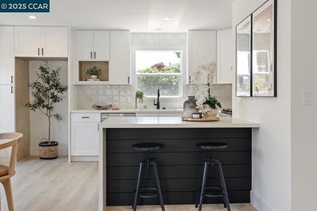 1923 Thompson Ln, El Sobrante CA: https://media.crmls.org/mediaz/591f3aa2-5bc0-45bd-a8f2-5fdf19cabdbf.jpg