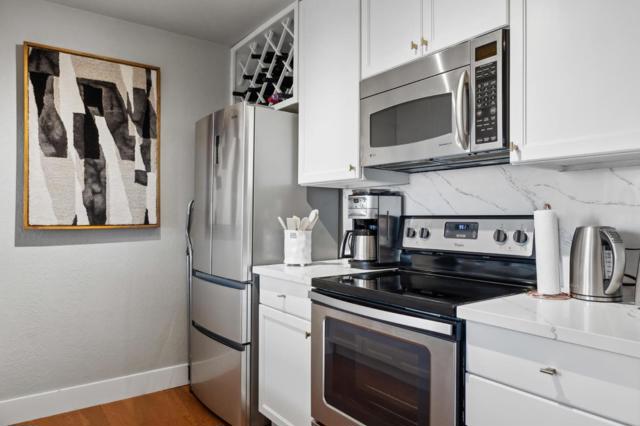 2101 Shoreline Drive, Alameda CA: https://media.crmls.org/mediaz/59200844-8651-40b1-8247-3eb012705869.jpg