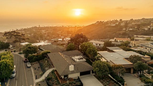 896 La Jolla Rancho Road, La Jolla CA: https://media.crmls.org/mediaz/59201138-ae9f-462c-b3eb-844e859b32fd.jpg