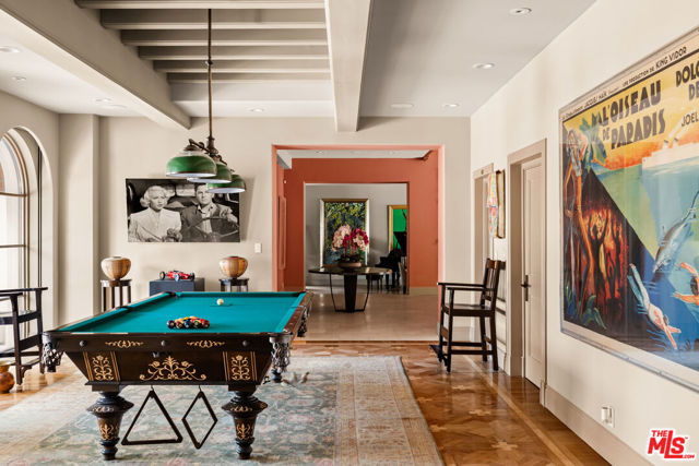 4009 Valley Meadow Road, Encino CA: https://media.crmls.org/mediaz/59202bb9-687d-4e4c-8f0f-7aba51f1d1db.jpg