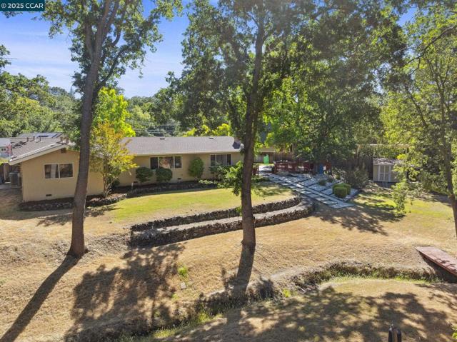 38 Oakdene Ct, Walnut Creek CA: https://media.crmls.org/mediaz/59207773-fc98-4e1b-a310-670ca9893389.jpg