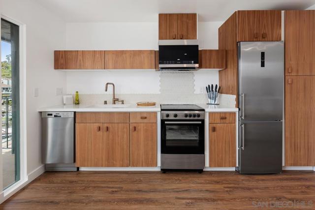 Image 21 of 52 For 4627 Park Dr