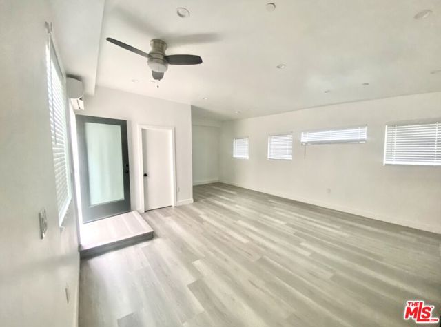 1217 9th Street, Santa Monica CA: https://media.crmls.org/mediaz/5920af1b-e7d0-41d9-b79d-205ec9b8cb06.jpg
