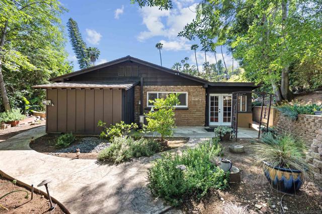 4201 Avenida Gregory, Spring Valley CA: https://media.crmls.org/mediaz/59213755-7585-4410-83ca-2dbee1988be7.jpg