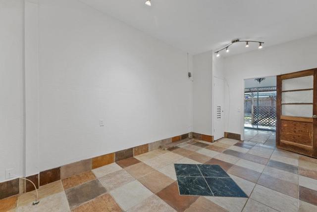 10 Emme Street, Freedom CA: https://media.crmls.org/mediaz/59215e61-d2d7-4962-98c9-1406f5ec7f32.jpg