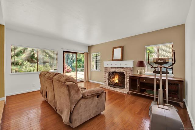 2010 Palsero Ave, Escondido CA: https://media.crmls.org/mediaz/59219af3-2cbd-43fe-b171-bb6ca275407b.jpg
