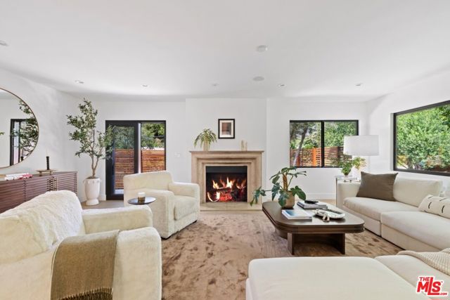 2716 Laurel Pass / Bypass, Los Angeles CA: https://media.crmls.org/mediaz/5921e4d5-dbd1-4900-aed0-2dc5c386d4fa.jpg