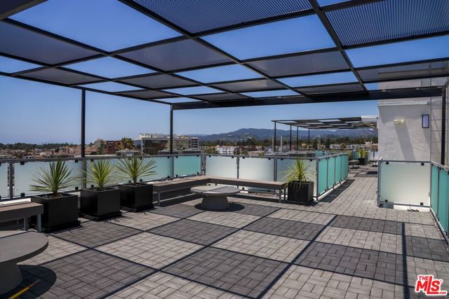 11668 Darlington Avenue, Los Angeles CA: https://media.crmls.org/mediaz/592233cd-11fc-4a13-80d5-16fca7792e16.jpg