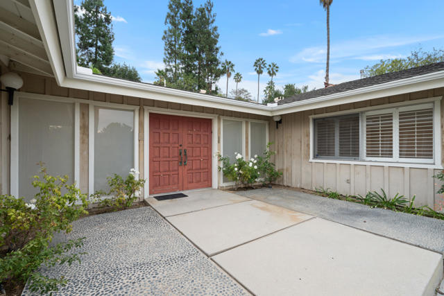 16445 Garvin Drive, Encino CA: https://media.crmls.org/mediaz/5922bafe-be66-42a5-8d8d-f88e69805640.jpg