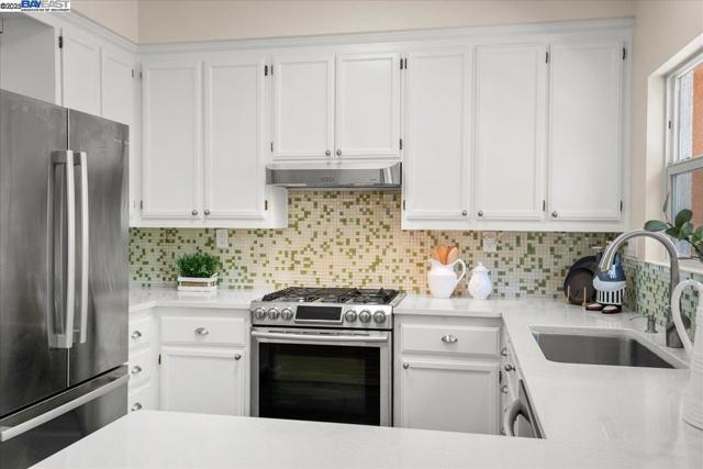 3583 Madison Cmn, Fremont CA: https://media.crmls.org/mediaz/59230885-93d2-4225-8168-6df194ce8a9d.jpg