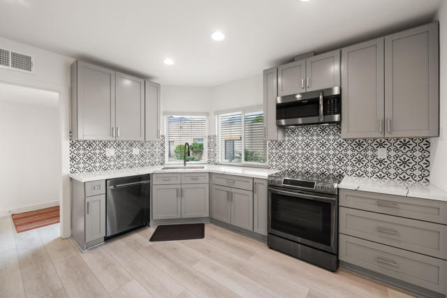 72516 Sandstone Lane, Palm Desert CA: https://media.crmls.org/mediaz/59231236-8218-4400-8064-b776732be9d2.jpg