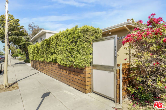2402 Ocean Park Boulevard, Santa Monica CA: https://media.crmls.org/mediaz/5923310c-0e56-48b4-95b6-979584743bb3.jpg