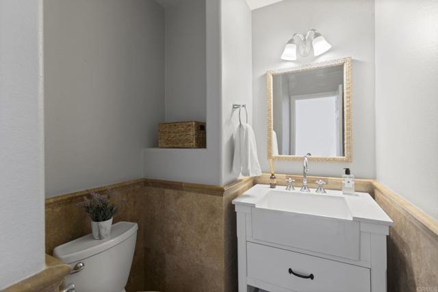 Detail Gallery Image 20 of 26 For 1979 Oxford Ct, Vista,  CA 92081 - 4 Beds | 2/1 Baths