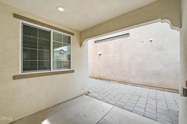 174 Stage Trail Road, Camarillo CA: https://media.crmls.org/mediaz/59238a80-f5ed-499d-915b-81d4211dd05d.jpg