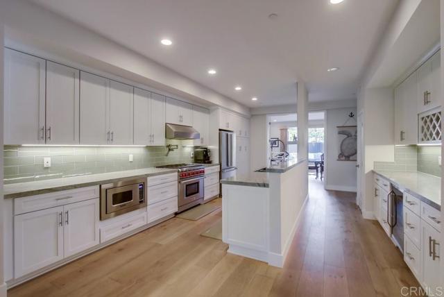 Image 4 of 33 For 855 Sapphire St