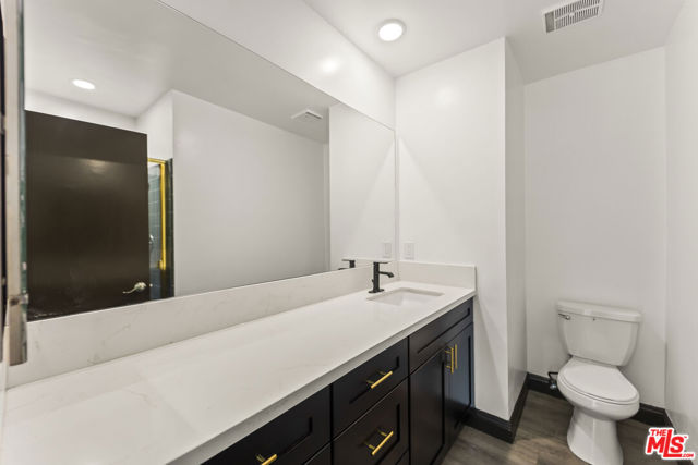 9724 Bothwell Road, Northridge CA: https://media.crmls.org/mediaz/5925427e-9727-40be-aa2d-23177bb53600.jpg
