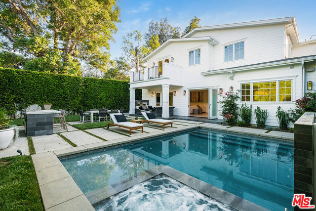 4402 Ledge Avenue, Toluca Lake CA: https://media.crmls.org/mediaz/59258a06-a4c5-4c76-9ffe-ad5925fd79b9.jpg