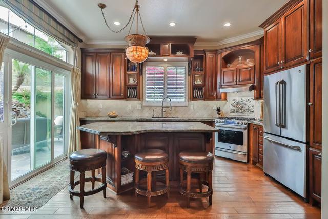 Detail Gallery Image 10 of 27 For 963 Corte Augusta, Camarillo,  CA 93010 - 4 Beds | 2/1 Baths