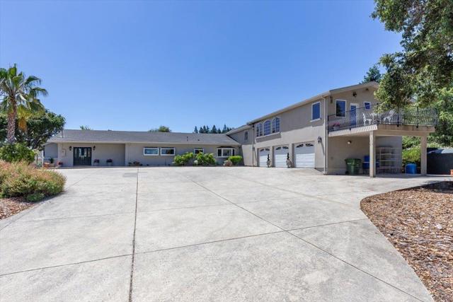 22187 Old Santa Cruz Highway, Los Gatos CA: https://media.crmls.org/mediaz/5925cadd-4f00-4e88-b1d6-817b876f2ab9.jpg