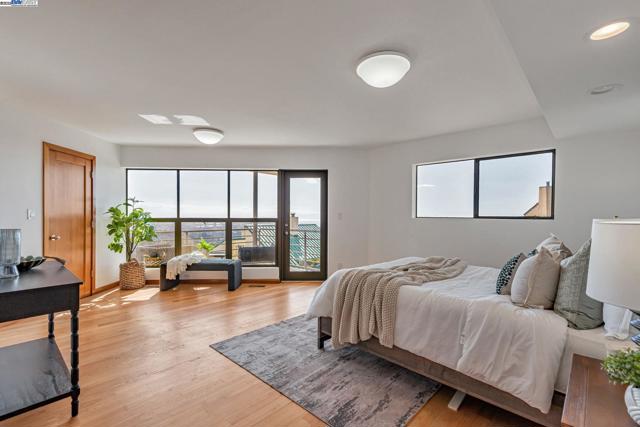 1522 Grand View Drive, Berkeley CA: https://media.crmls.org/mediaz/5926519e-3500-414d-b161-1f461af53955.jpg