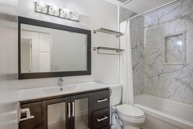 43135 Tennessee Avenue, Palm Desert CA: https://media.crmls.org/mediaz/5926804f-c451-43e7-bdf4-5601c55a4484.jpg