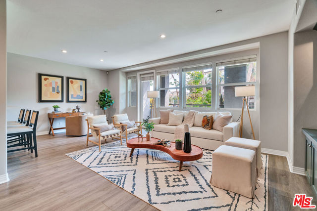 7100 Playa Vista Drive, Playa Vista CA: https://media.crmls.org/mediaz/5926c18b-35e9-4000-8552-40723c76c08c.jpg