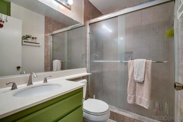 1721 Maxwell Ln, Corona CA: https://media.crmls.org/mediaz/592846d2-e8b4-4e0c-af4a-0d19b98db876.jpg