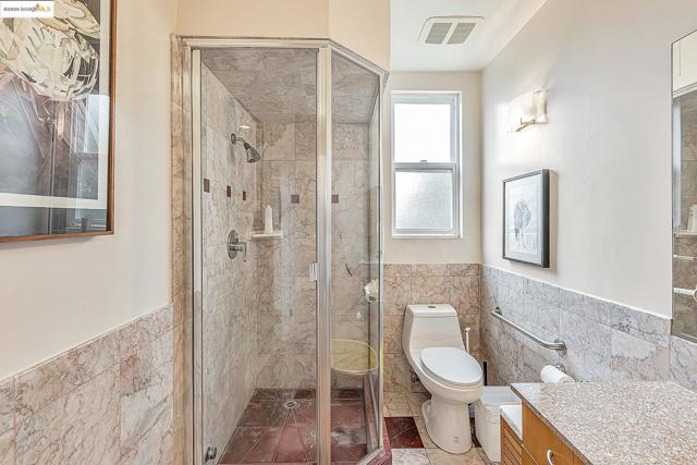 2033 Clement St, San Francisco CA: https://media.crmls.org/mediaz/59288041-5063-43b9-a1a6-a7cdb3c73303.jpg