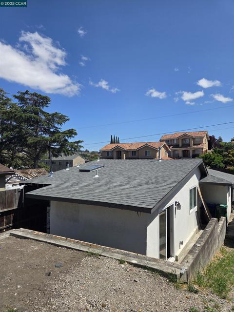 408 4th st, Rodeo CA: https://media.crmls.org/mediaz/592908c8-f4c6-46fa-8707-a69157b4447a.jpg