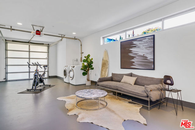 809 Brooks Avenue, Venice CA: https://media.crmls.org/mediaz/5929ca4e-74b9-4ff9-b985-5e4a7458e74e.jpg