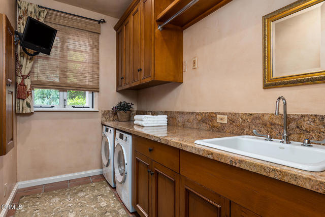 1711 Fairmount Avenue, La Canada Flintridge CA: https://media.crmls.org/mediaz/592a2e00-2810-40a0-8a9b-8c918842f42c.jpg