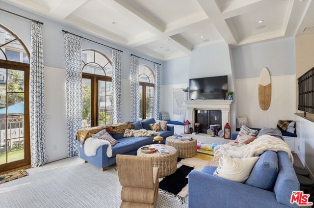 17 Privateer Street, Marina del Rey CA: https://media.crmls.org/mediaz/592a6632-99fd-4485-97c8-eb9c2c8879ff.jpg