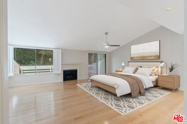 23454 Park Hermosa, Calabasas CA: https://media.crmls.org/mediaz/592a8bf4-9a7d-4115-95c7-b185e06f7ac9.jpg
