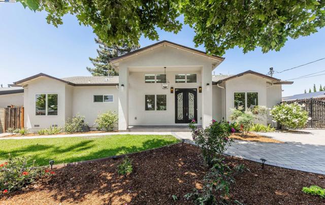 12763 Camrose Ave, Saratoga CA: https://media.crmls.org/mediaz/592aaed1-cfd8-4c8c-831a-8c4d1b0b4c7a.jpg