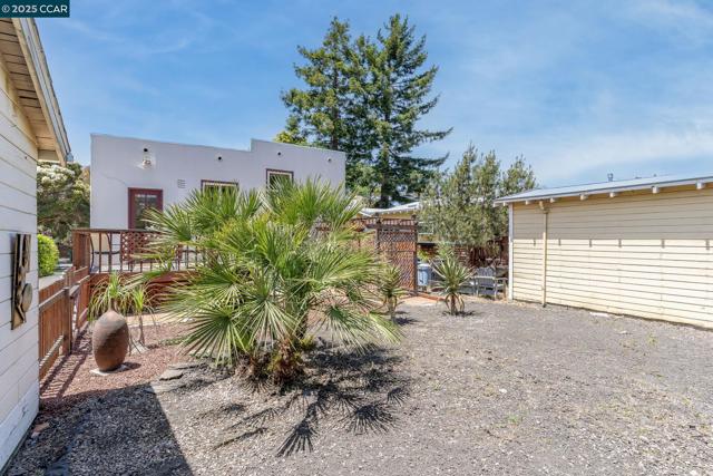 837 San Carlos Ave, Albany CA: https://media.crmls.org/mediaz/592ac4b9-d349-4d2a-9aeb-f3ee80dc40c7.jpg
