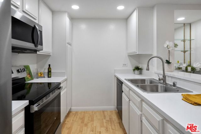 10535 Wilshire Boulevard, Los Angeles CA: https://media.crmls.org/mediaz/592ae17d-21f2-41af-819c-8840fb9cda1c.jpg
