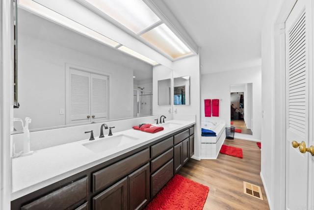 15425 Vista Vicente Dr, San Diego CA: https://media.crmls.org/mediaz/592affc3-2237-41bd-a354-4cdc2c79b608.jpg