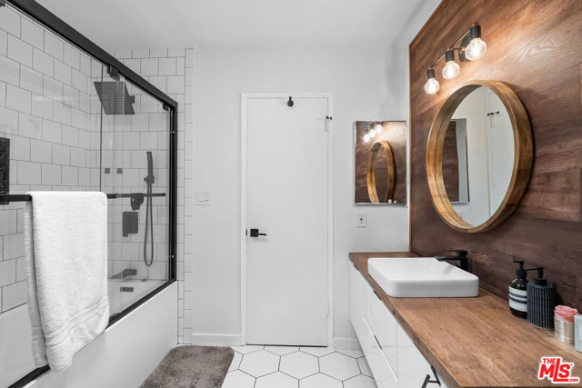 5950 Buckingham, Culver City CA: https://media.crmls.org/mediaz/592b9813-fd1f-4408-849c-e1ac3c389a29.jpg