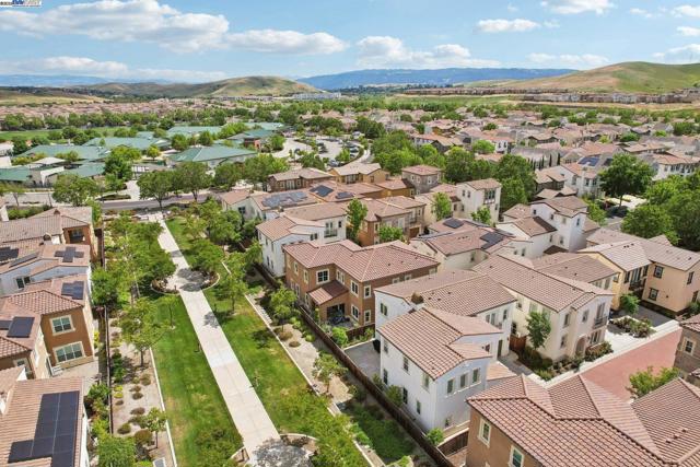 3454 Cinnamon Ridge Rd, San Ramon CA: https://media.crmls.org/mediaz/592c0659-5c3e-49e6-9307-ff45f523156a.jpg