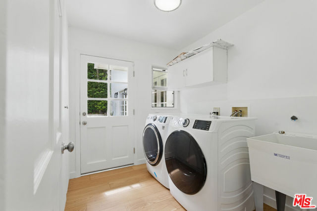 5220 Melvin Avenue, Tarzana CA: https://media.crmls.org/mediaz/592c7e76-e510-4a2d-bff6-8e8662dc251e.jpg
