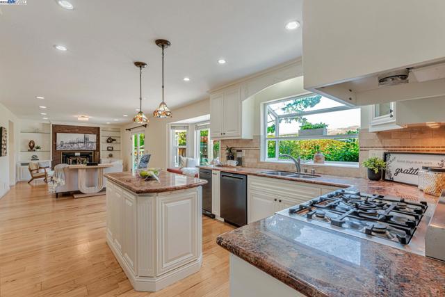 483 Becado Place, Fremont CA: https://media.crmls.org/mediaz/592cc0ce-6aa0-4d70-a3fa-ac118268d86e.jpg